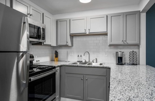 Forest Park Apartment | Great Location! Updated w King Bed and Fast Wifi