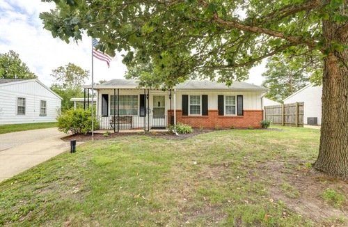Champaign House | Great neighborhood! 3 bed 2 full bath close to shopping, restaurants, U of I