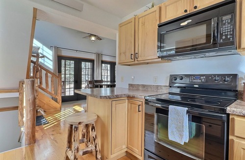 Lead House | Great Terry Peak location with hot tub & garage