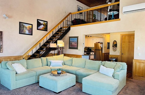 Jackson Condo | GREAT Views+ Location/5 min to Story Land, 3 Bedrms/Pool, Pickleball/AC + ski.