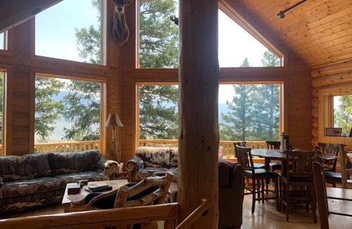 Twin Lakes Cabin | Grinning Bear Lodge at Twin Lakes offers beautiful mountain views