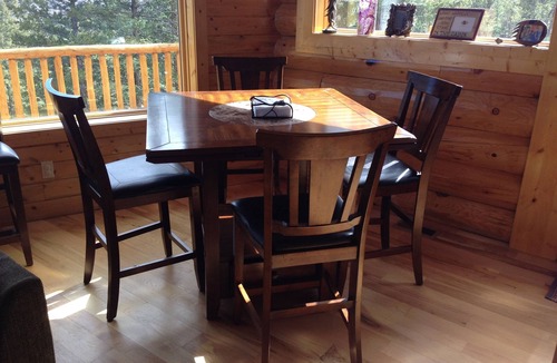 Twin Lakes Cabin | Grinning Bear Lodge at Twin Lakes offers beautiful mountain views