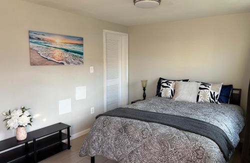 Woodbridge House | Ground level townhouse Private entrance and bath near quantico