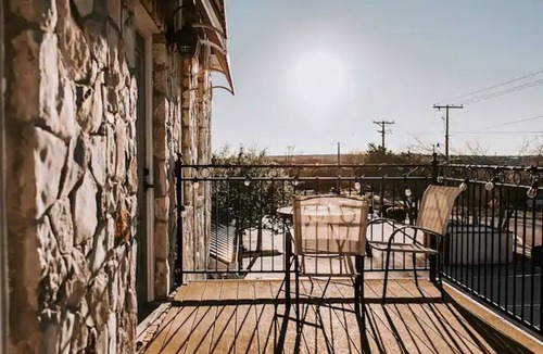 Gruene Condo | GrueneGusthaus #4|Private Condo+ Golf Cart Rentals