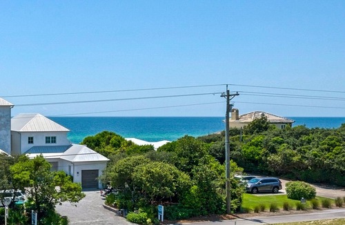 Seacrest House | Gulf Views/Community Pool/Short Walk to Beach/Recently updated Charming Beach House/Sleeps 15/WiFi