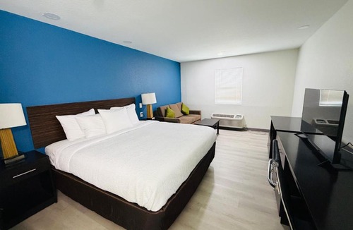 North San Antonio - SAT Hotel | Hallmark Inn & Suites Newly Renovated Rooms San Antonio Northeast