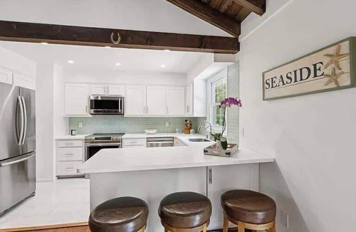 Hampton Bays House | Hampton Bays 3BR Cottage | Vaulted Ceilings, Private Yard, Near Beaches