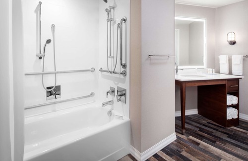 D Street - West Broadway Hotel | Hampton by Hilton at the Boston Seaport District