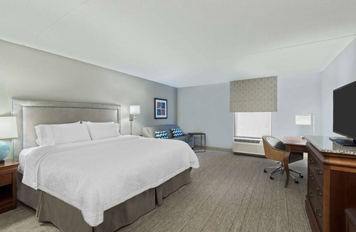 Windsor Hotel | Hampton Inn Hartford Airport