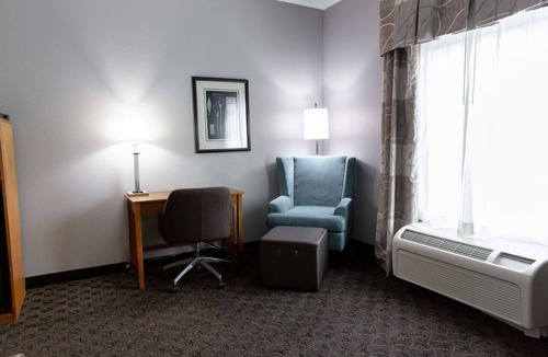 Chesapeake Hotel | Hampton Inn & Suites Chesapeake-Square Mall