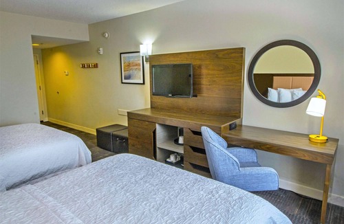 Greenbrier West Hotel | Hampton Inn & Suites Chesapeake-Battlefield Blvd.