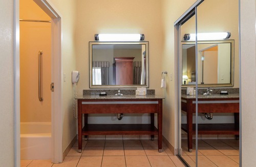 Chesterfield Hotel | Hampton Inn & Suites Detroit/Chesterfield Township