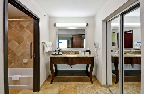 North San Antonio - SAT Hotel | Hampton Inn & Suites San Antonio/Northeast I-35