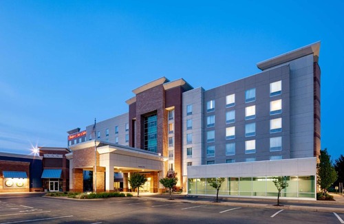 St. Louis Hotel | Hampton Inn & Suites St. Louis at Forest Park