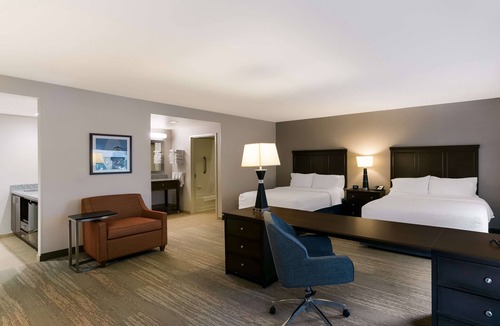 Newark Hotel | Hampton Inn & Suites Wilmington Christiana