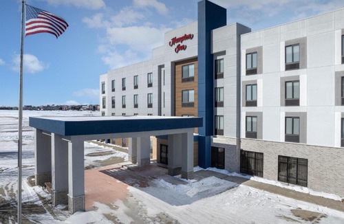 Waterloo Hotel | Hampton Inn Waterloo