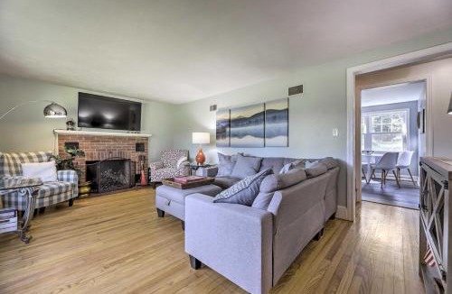 Hampton Hill Historic District House | Hampton 'Quiet Corner Cottage' w/Fireplace & Yard
