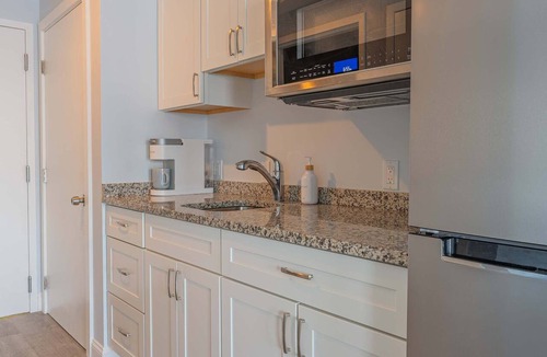 Hampton Apartment | Hampton Tides | Ocean Views | Top Floor Balcony