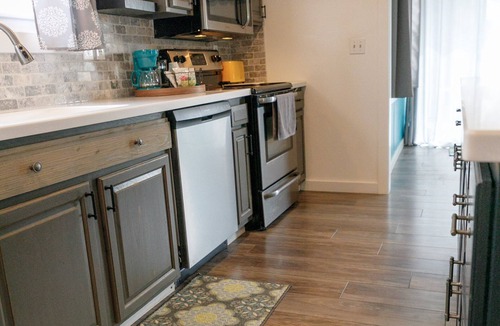 Russells Point House | Happy Harbor: cute cottage 1 block from Indian Lake.