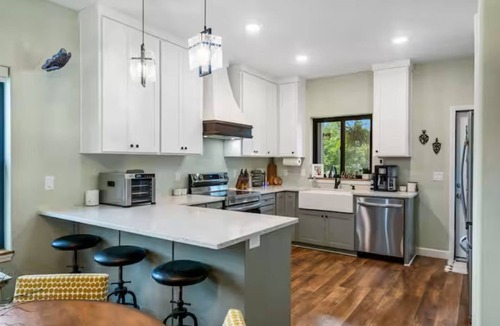 Springfield House | Happy Trails on Greenwood