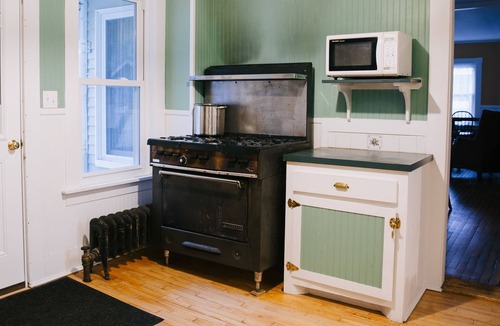 Sunapee House | Harbor House: Sleeps 20, Fireplace, 2 TVs, 2 kitchens, walk to restaurants/bars