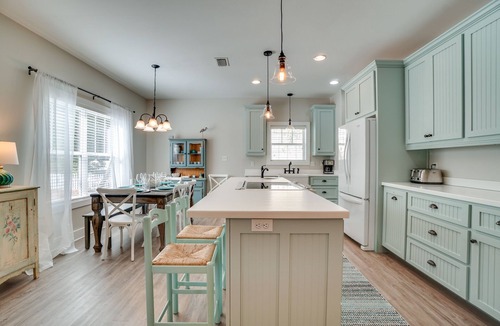 Seagrove Beach House | HEATED PRIVT POOL/SPA! Walk to beach/cafes/shops! Quiet! Bikes/beach equip incl.