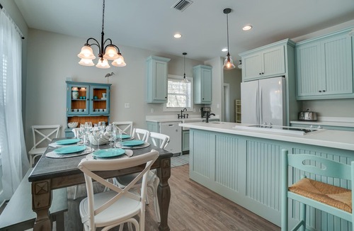 Seagrove Beach House | HEATED PRIVT POOL/SPA! Walk to beach/cafes/shops! Quiet! Bikes/beach equip incl.