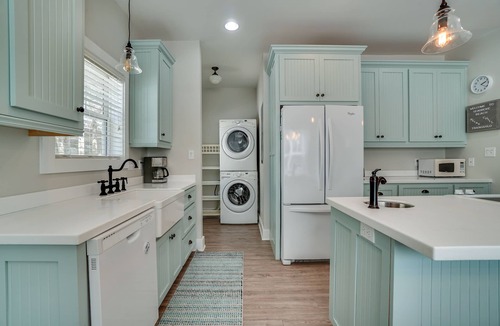 Seagrove Beach House | HEATED PRIVT POOL/SPA! Walk to beach/cafes/shops! Quiet! Bikes/beach equip incl.