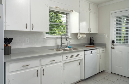 Cahaba Heights Condo | Heights Brands by Oasis - Condo Uno - the best of Birmingham - charming home
