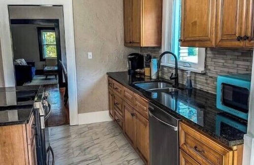Springfield House | Hello Sunshine! Beautiful bungalow in the heart of Springfield!