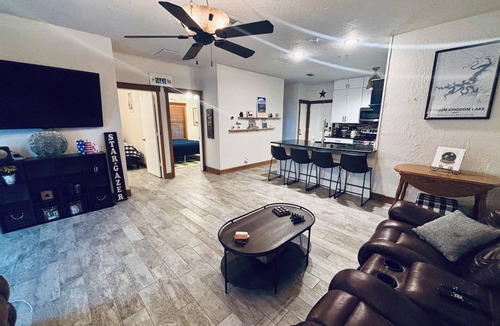 Palo Pinto County Cabin | Hell’s Gate-Rocker B-Cliffs-Sportsman’s World-Bring Your Boat!