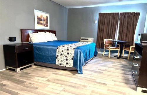Warrensville Heights Hotel | Highlander Inn Cleveland Beachwood Near I-480