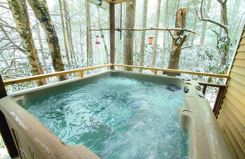 Franklin Cabin | Highlands/Lake Glenville Area-Hot Tub-Mtn Stream-WIFI-Seclusion