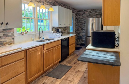 East Haven  Rutland County House | Hiking & Skiing Galore! Home in East Wallingford
