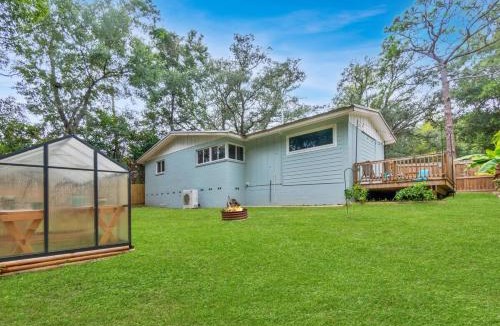 Northeast Pensacola Villa | Hill House- Centrally Located, close to everything