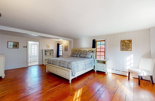 Franklin House | Historic acreage with mountain views, antique finishes, & orchard - dog-friendly