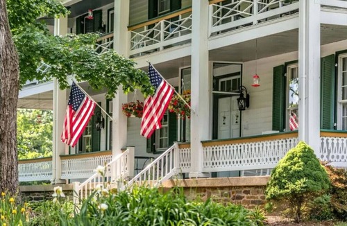 Harper Condo | Historic Buckhorn Inn - Shenandoah Valley - Queen