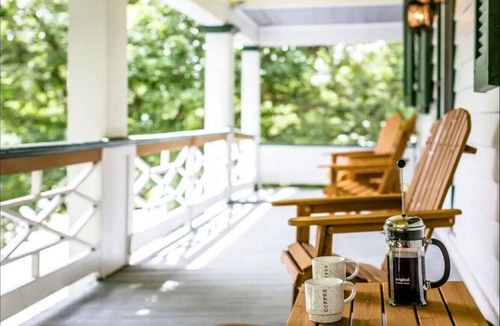 Harper Condo | Historic Buckhorn Inn - Shenandoah Valley - Queen