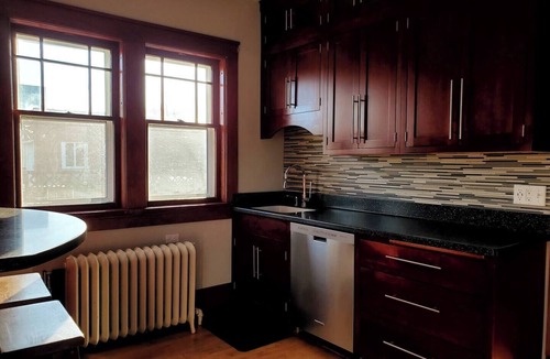 De Pere House | Historic Bungalow in downtown De Pere, sleeps 8