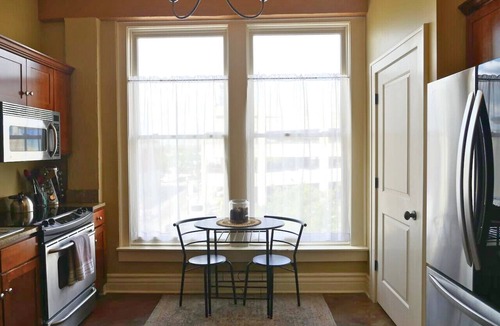 Downtown Springfield Apartment | Historic Downtown Loft Near Cafés & Restaurants