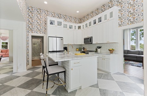 Murfreesboro House | Historic Estate-Hot Tub-Downtown-Slps 16-Soak Pool