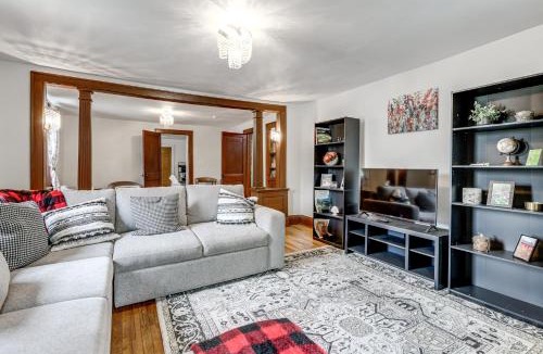 Middletown House | Historic Home 3 Mi to Middletown Main Street