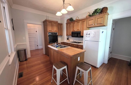 Cape Charles House | Historic Spacious 4-bedroom corner house on the Park - Brickhaven by the Park