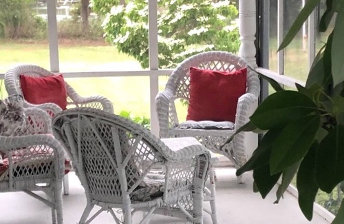 Onancock House | Historic Waterfront Farmhouse and Cottage