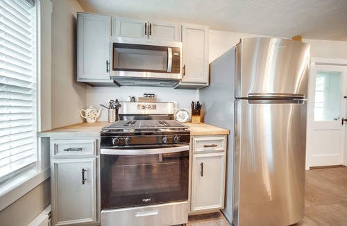 Cambridge Springs Cottage | Historical Magnesia Springs Home, Near Kayaking!