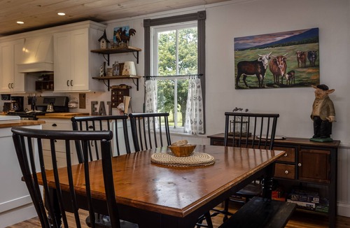 Stanley House | Historical Property, Mountain View’s quiet country life.