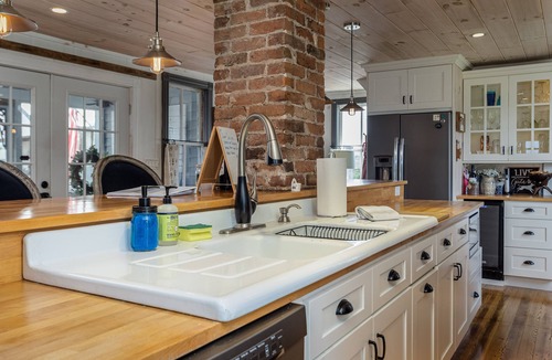 Stanley House | Historical Property, Mountain View’s quiet country life.