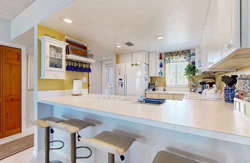 Layton Condo | Historically located condo w/ocean views, pool, loft, AC & guest boat access