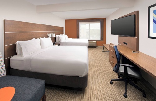 Linthicum Heights Hotel | Holiday Inn Express & Suites Baltimore - BWI Airport North by IHG