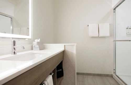Elgin Hotel | Holiday Inn Express And Suites Elgin Chicago Northwest by IHG